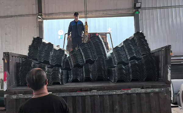 现代建筑中的高效结构选择——循化楼承板的应用解析